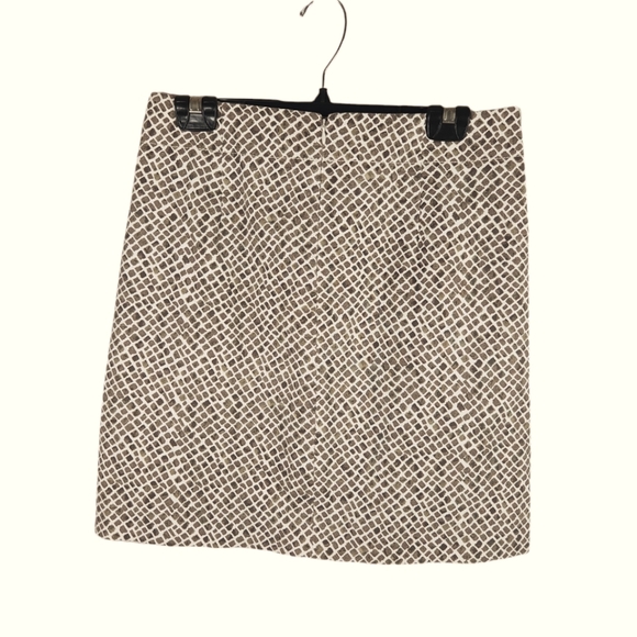 Ann Taylor Loft, Misses' Size 4, Giraffe Print Knee length skirt. - Picture 2 of 8